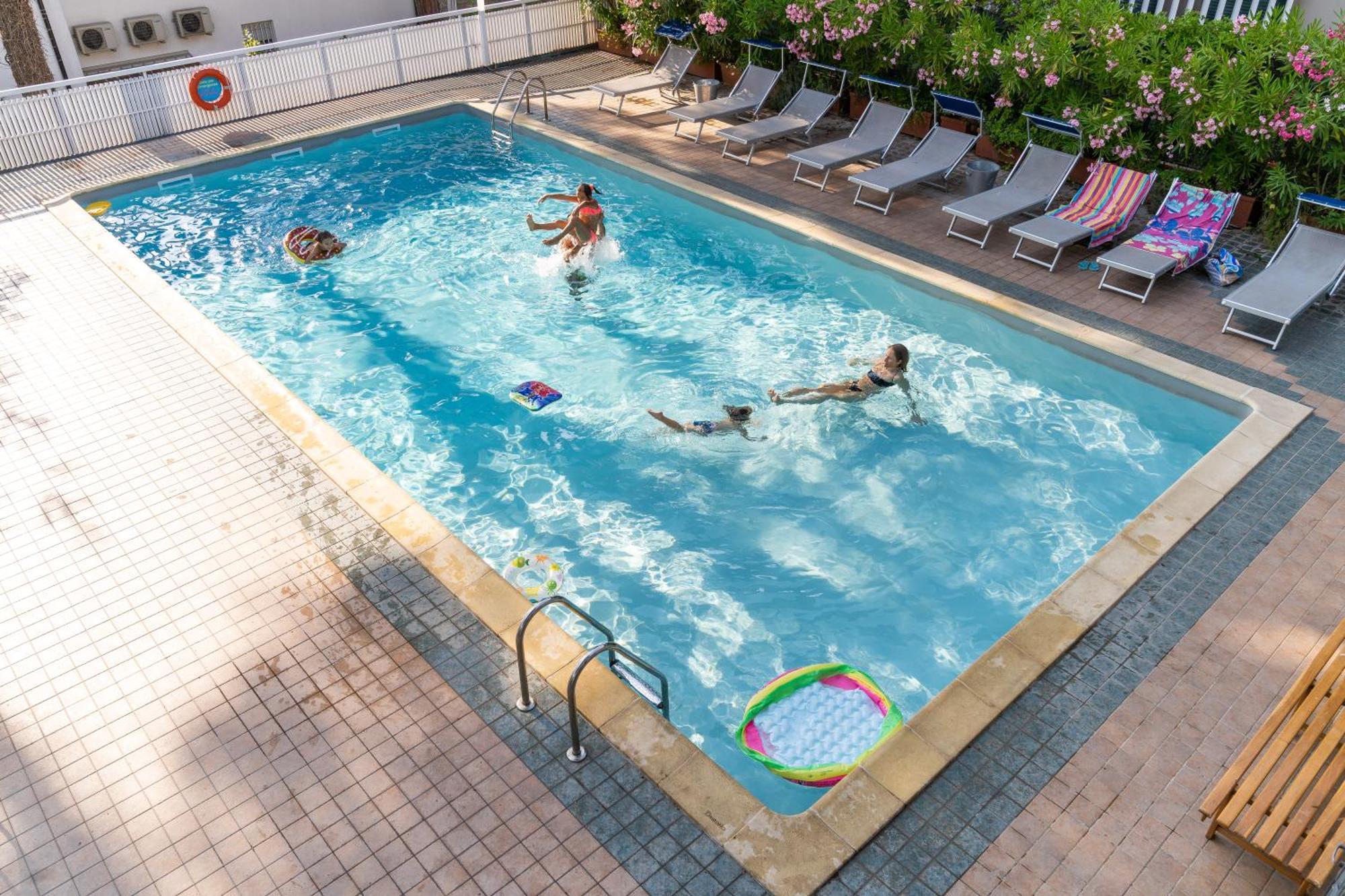 Hotel Columbia Marina Romea Kültér fotó