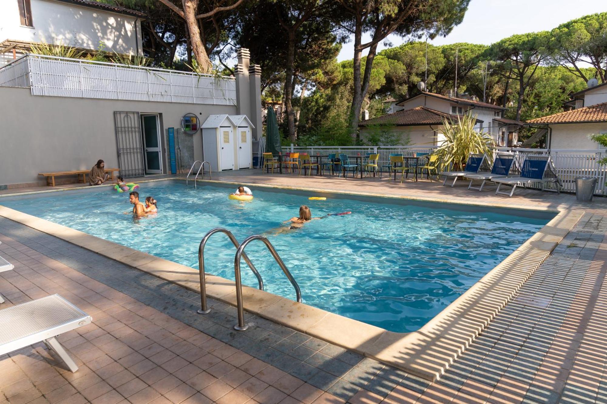 Hotel Columbia Marina Romea Kültér fotó