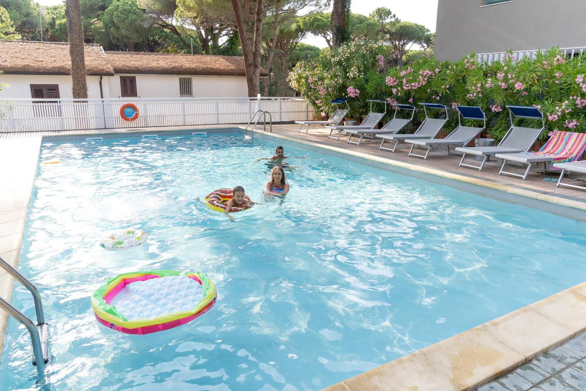 Hotel Columbia Marina Romea Kültér fotó