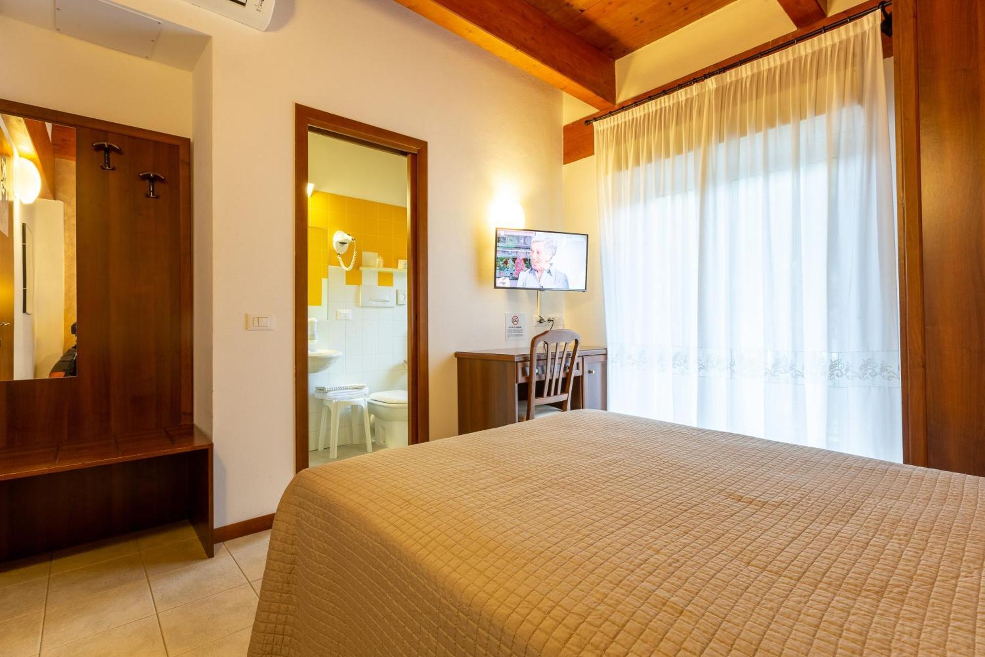 Hotel Columbia Marina Romea Kültér fotó